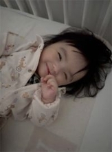 川崎希、次女・グーちゃんの肌トラブルで病院へ　本人はニコニコ笑顔