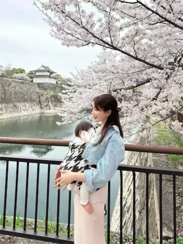 元伝説グラドルのプロ野球選手夫人、大阪城お花見ショット公開「今年は4人で来れて幸せだな」