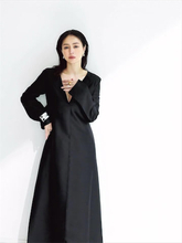 井川遥、“胸元ざっくり”なワンピース姿に反響「美しすぎます」「目が癒されました」