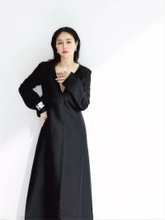 井川遥、“胸元ざっくり”なワンピース姿に反響「美しすぎます」「目が癒されました」