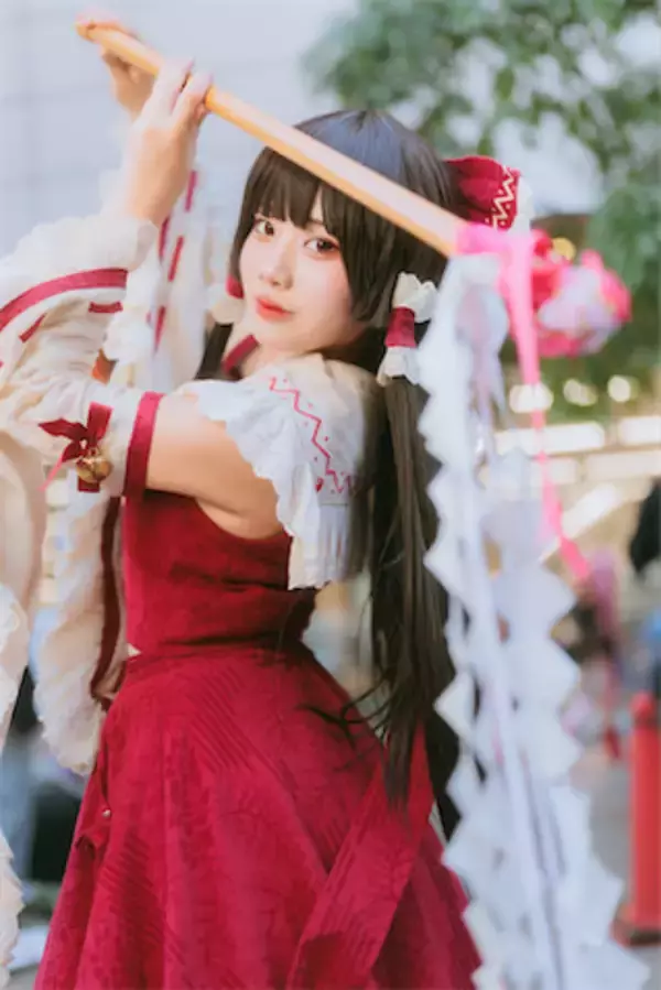 元コスプレイヤーの母を持つ大学生レイヤー、目標は「自作衣装でコミケでバズること」