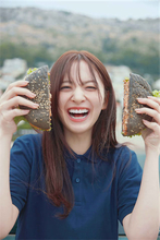 乃木坂46・金川紗耶、1st写真集発売決定　クロアチアで"やんちゃん"の魅力凝縮