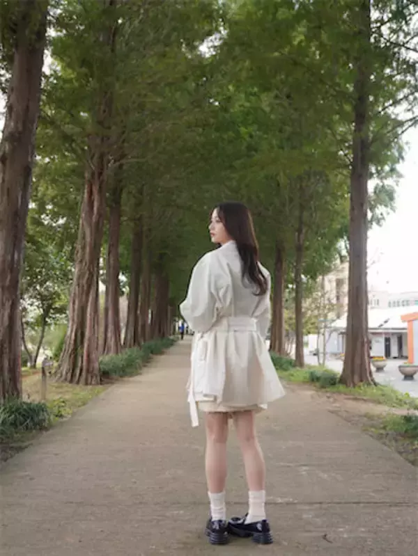 森香澄、スタイル抜群 “韓国ロケ”のオフショット公開「めちゃくちゃ絵になりますね」