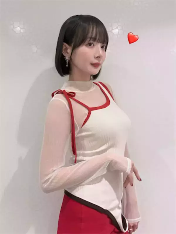 役満ボディ・岡田紗佳、美スタイル際立つ"タイト"コーデに絶賛の声「めっちゃ可愛いやん」