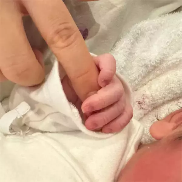 38歳声優が第一子出産を報告「愛おしさと感謝でいっぱいの日々です」