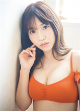 アニソンシンガー・亜咲花が『週プレ』で雑誌初のグラビアに挑戦、美バストを披露