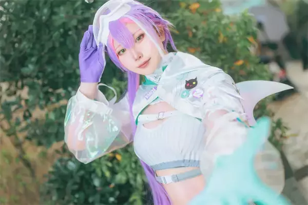 普段はホテルマン、社会人1年目のコスプレイヤーが熱弁「つけまつ毛のりは現場の必需品」