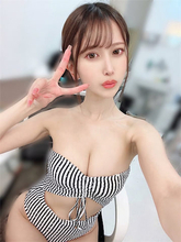 名取くるみ、「目が回る」ボーダービキニ姿でほっそり美ボディ披露