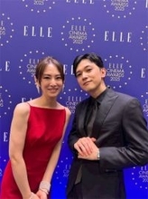 北川景子＆吉沢亮の“赤と黒”ツーショットに反響「美男美女すぎて眩しい」