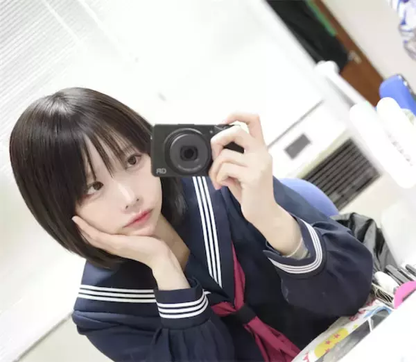 「まだJKでも行けるよ」あのちゃん、ドラマ『惡の華』より“セーラー服”オフショット公開