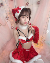 存在がプレゼント？ 竹内星菜、美谷間に釘付けになるセクシーサンタコスプレ披露