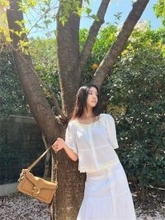 Koki,、春の日差しに包まれた可憐なホワイトコーデでピュアさを披露