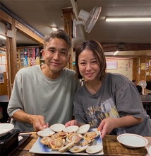 元サッカー日本代表・稲本潤一、47歳誕生日に妻・田中美保との2ショット披露「本当に素敵なお二人」