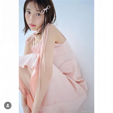 菊地姫奈、ガーリーなワンピース姿の“うるうるベビー肌”ショット公開「透明感すごっ」