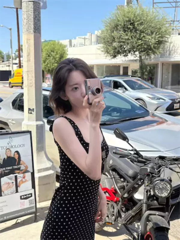 LE SSERAFIM 宮脇咲良、ピンクヘアから暗髪にチェンジ 新ビジュアルに「どんな髪型でも可愛い」