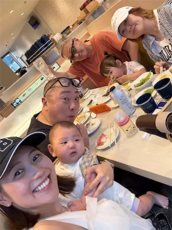 西野未姫、家族6人勢ぞろいの"はま寿司"ショットが話題「がんちゃん大きくなってるー！」「パパにそっくり」