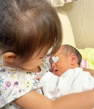 34歳フリーアナウンサー、8月に第二子女児を出産「後期で逆子になり、帝王切開でのお産となりました」