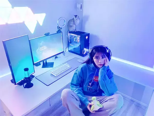 “ゲーム好きモデル・女優”貴島明日香、お洒落すぎるガチの自宅ゲーム部屋を公開