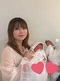 「中川翔子、双子と退院報告「ようこそこの世界へ！」感動のスリーショット公開」の画像1