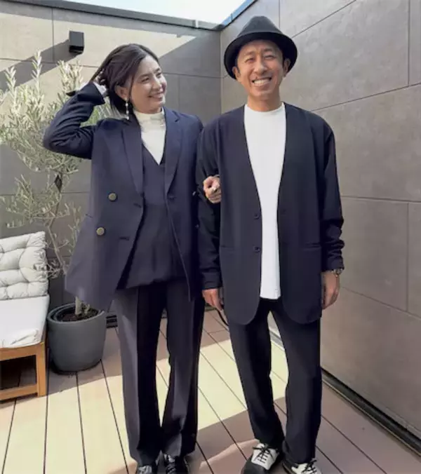 カジサック、美人妻と“腕組み”夫婦ショットを公開「美男美女」「ヨメサック可愛すぎです」