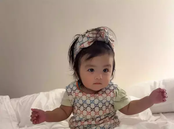 アレクサンダー、次女・グーちゃんのGUCCIワンピ姿披露「お姉ちゃんも着てた可愛いワンピース」