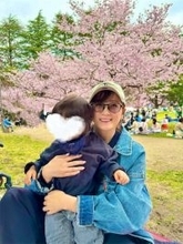 仙台在住・小松彩夏、1歳息子とお花見を満喫「今年はこんなに大きく成長して楽しんでいました」