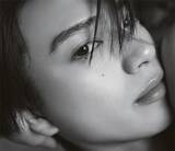 「“美しすぎる顔面”で話題の俳優・岩瀬洋志、鋭い瞳が印象的な1st写真集カットが公開」の画像1