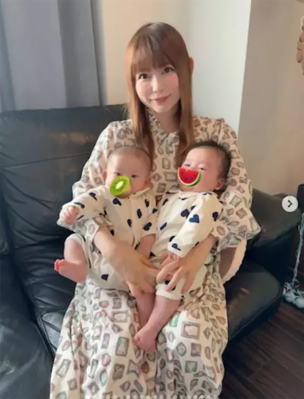 中川翔子、バリエーション豊富な双子のポーズ集公開「なんで面白いことするんだろう」