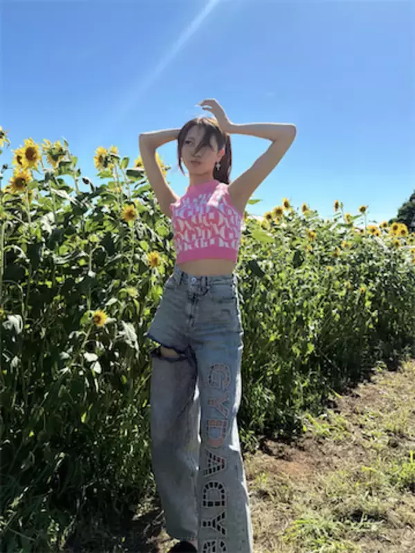 16歳JKモデル・こいろん、真夏のひまわり畑で腹チラコーデ披露「美ボディ最高」「こいろんしか勝たん！」
