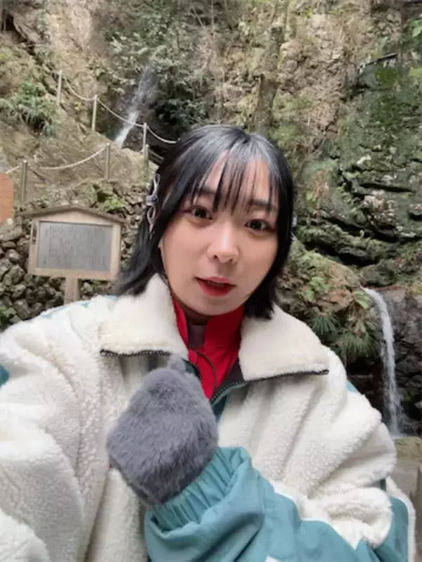 アンゴラ村長、もこもこアウター姿の自撮りショット公開「また可愛くなっとるわ」