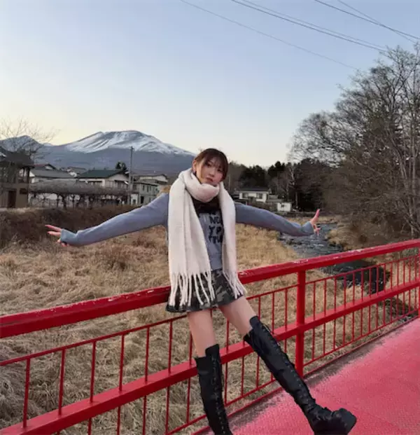 16歳JKモデル・こいろん、美脚きわ立つニーハイブーツ姿を披露「スタイル良すぎ」「美しい」