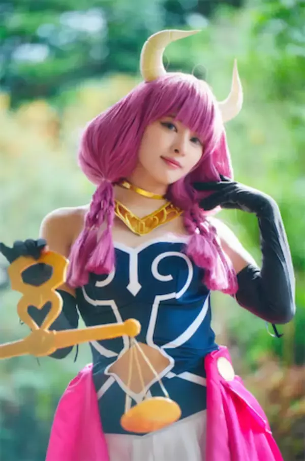 河出奈都美アナ、『葬送のフリーレン』アウラのコスプレに反響「完成度が凄い！」「可愛すぎる」