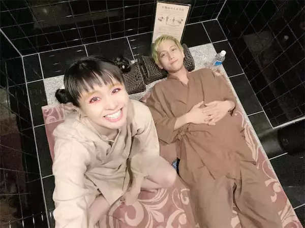 misono、夫・Nosukeとの密着2ショットに反響「ほんと素敵です」