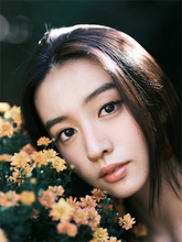 Koki,、菊の花に寄り添う"ドアップ写真"が美しすぎる　撮影は姉・Cocomi