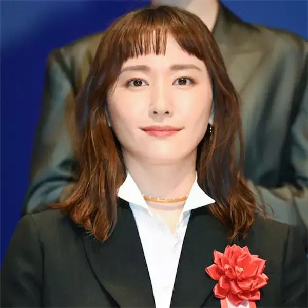 新垣結衣、阿部寛…SNSをやらない俳優が支持される "発信しない時代"のスター戦略