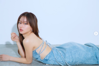 まるでマーメイド…山本舞香、背中＆おへそ出しの撮影オフショットを公開「なんてセクシーなんだ」