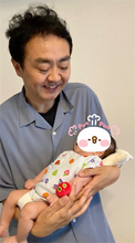 アンガールズ田中、生後2カ月長男との親子ショットに反響「優しいパパの顔」「いい写真」