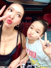 草刈正雄の長女・紅蘭、娘と台湾で優雅な夏休み「大自然を感じて最高な旅！」