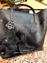 片岡愛之助、妻・藤原紀香からの誕プレ"五エ門バッグ"披露「愛溢れてる！！」