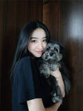「「ポワポワで元気いっぱいなビビちゃん」Koki,、愛犬とのツーショットが美しすぎる」の画像1