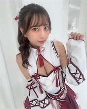 竹内星菜、谷間がチラリと見える”巫女”風コスプレ姿が「美しくてかわいい」