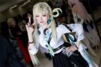 元CAレイヤー、「月収20万円で割に合わなかった」百貨店受付に転職で今はコスプレ三昧
