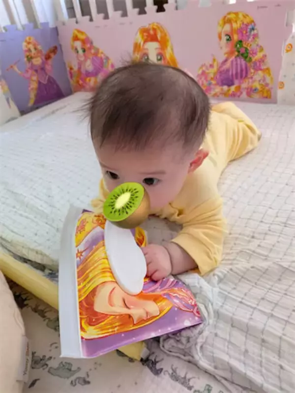 中川翔子、自身が描いたラプンツェルに囲まれた双子の近影公開「夢みたいだ」