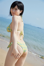 HKT48 田中美久、はじける笑顔と美ボディ映える"初夏"の水着グラビア披露