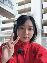 アンゴラ村長「ここはどこでしょうか？」 ‟ピースサイン”のロケショットに反響「可愛い」