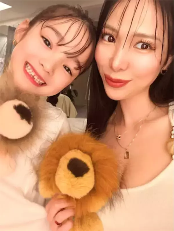 草刈正雄の長女・紅蘭、小学2年生になった娘との仲良し親子ショット公開「可愛すぎてヤバヤバ」