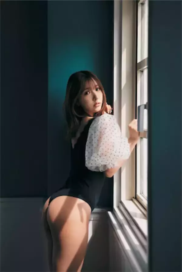 三上悠亜、ぷりっと美尻こぼれる振り向きショットに見惚れるファン続出「綺麗過ぎる」