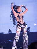 「倖田來未、25周年ツアーで圧巻のセクシー衣装披露「全盛期のブリトニーを彷彿」」の画像1