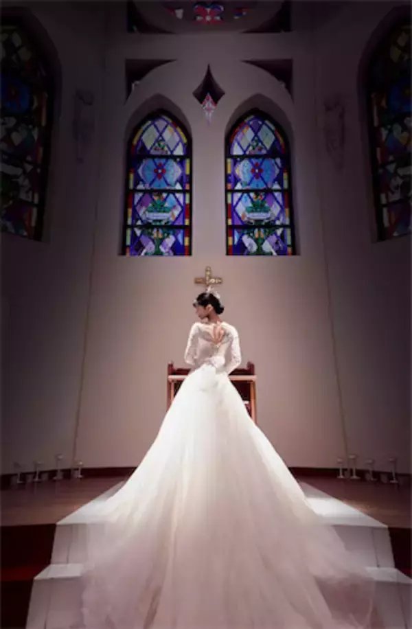 高身長コスプレイヤー・米倉みゆが結婚発表、ウエディングドレス姿が「めちゃくちゃきれい」