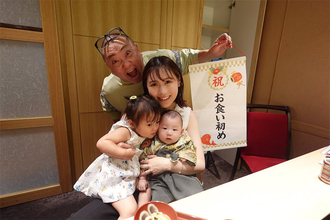 西野未姫、長男・頑馬くんのお食い初めを報告「パパそっくり」「笑顔可愛すぎる」